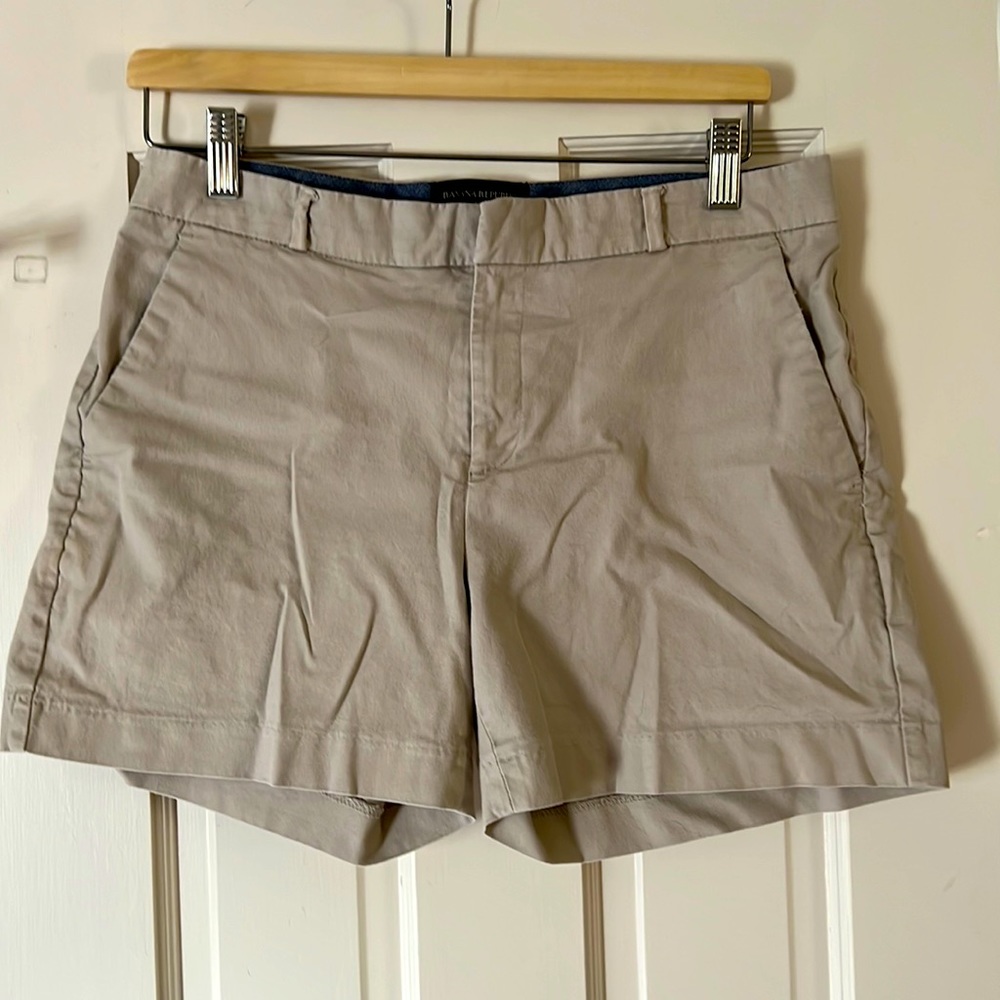 Banana Republic womens khaki shorts